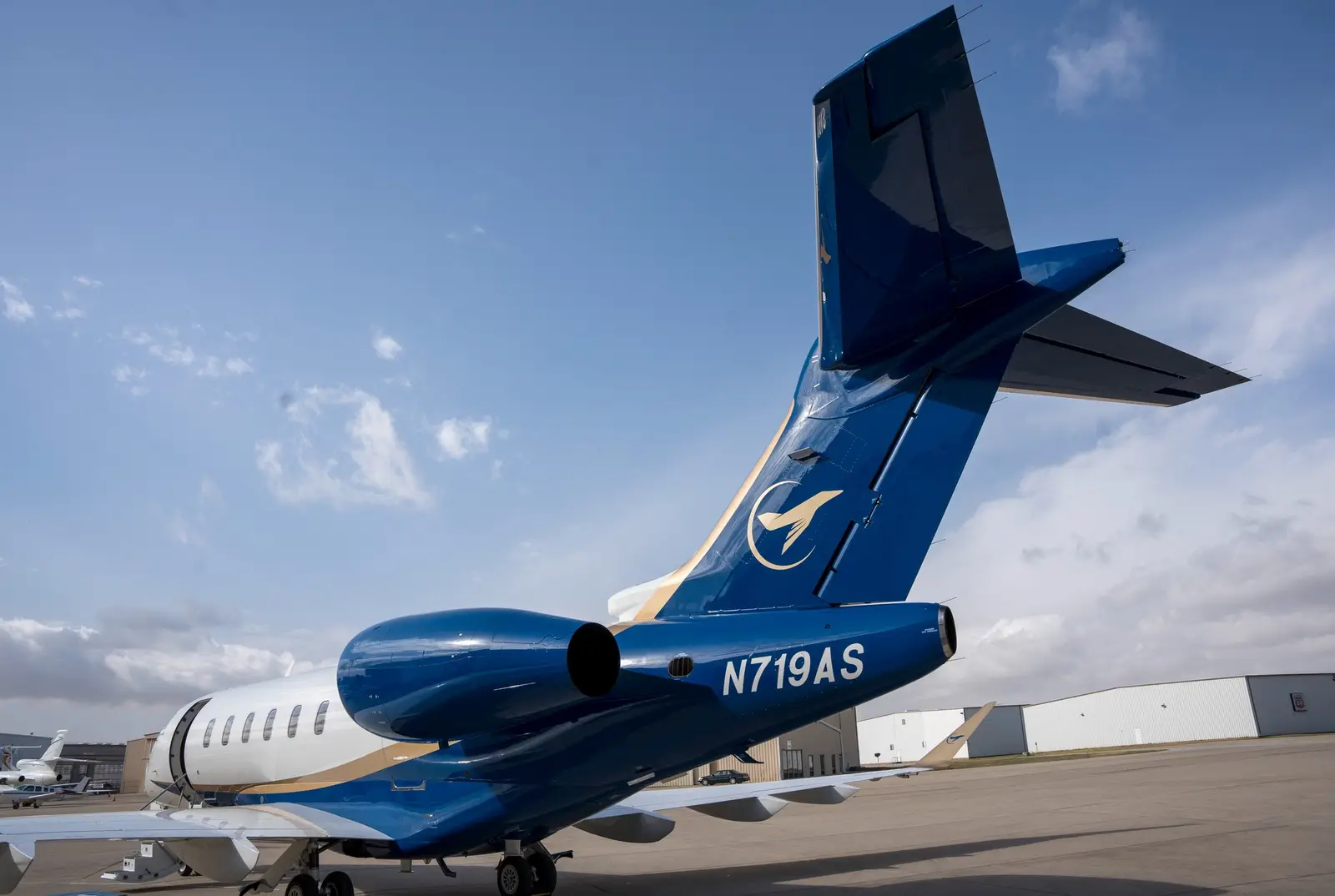 Bombardier Challenger 350 N719AS operated by Airshare, exterior