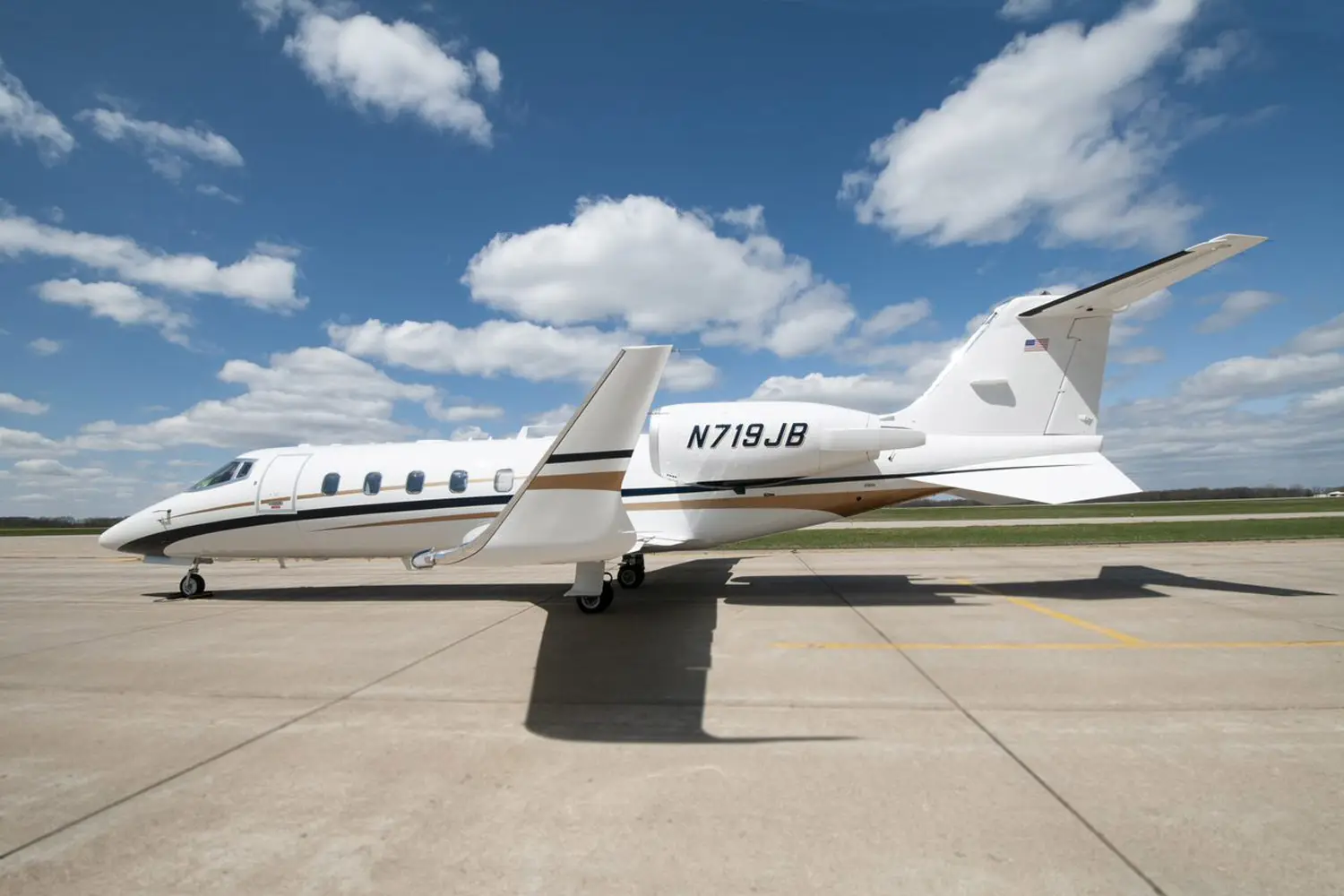 Bombardier Learjet 60 N719JB operated by Cirrus Aviation Services, exterior
