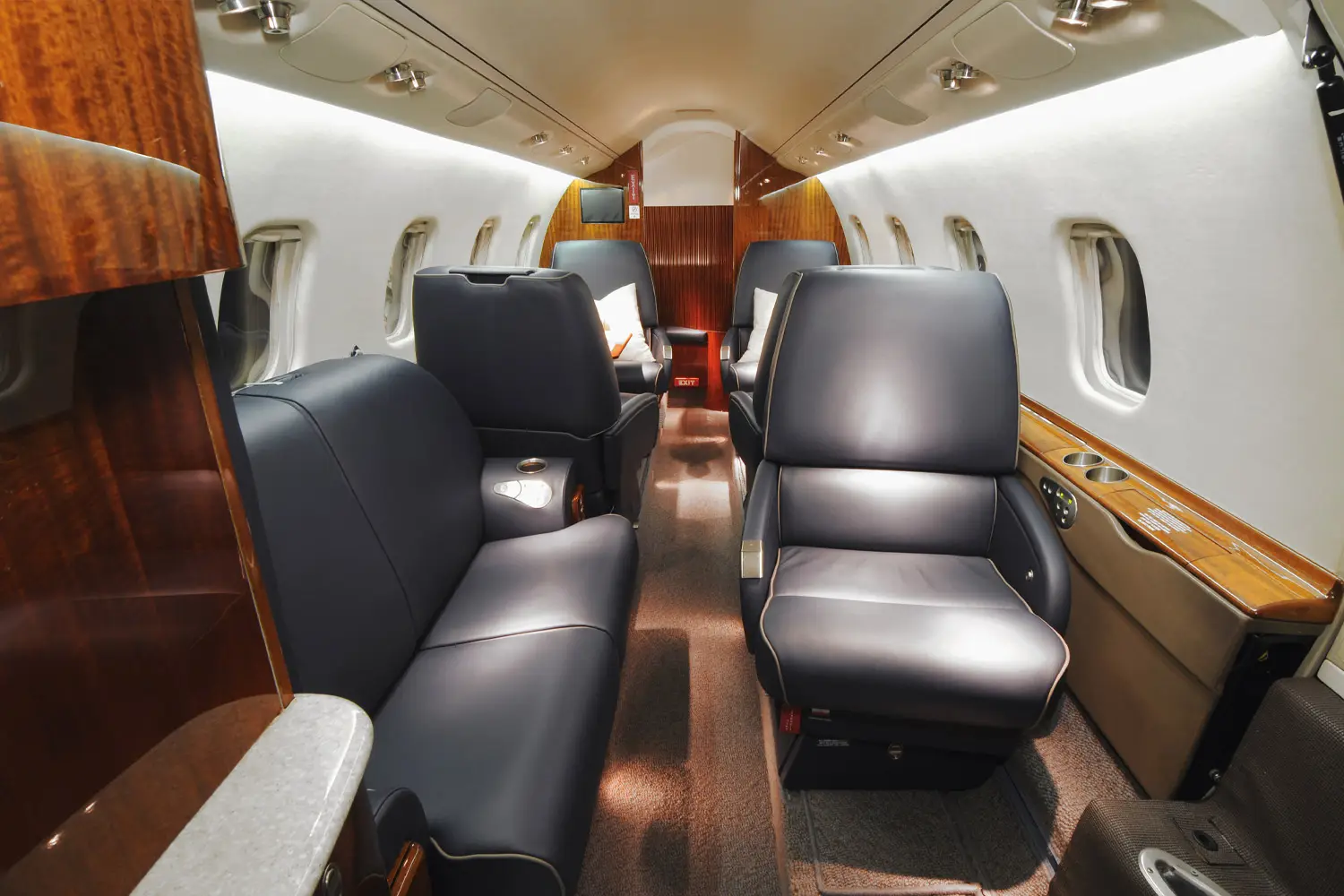 Bombardier Learjet 60 N719JB operated by Cirrus Aviation Services photo 4