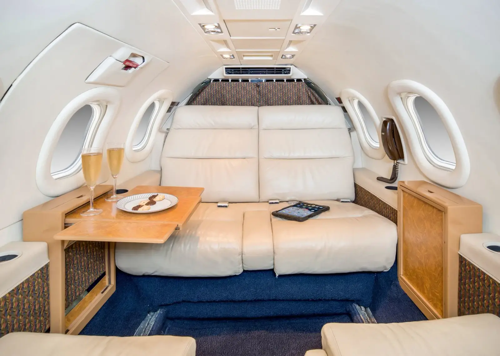 Bombardier Learjet 31A N71AL operated by T.K. Aero photo 3