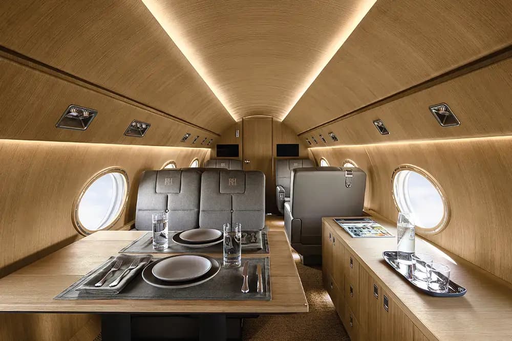 Gulfstream G550 N721RH operated by Solairus Aviation photo 3