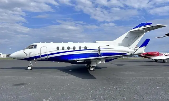 Beechcraft Hawker 900XP N722GR operated by Northern Jet Management, Inc. photo 4