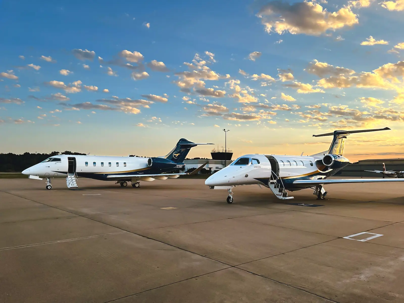 Bombardier Challenger 350 N723AS operated by Airshare, exterior