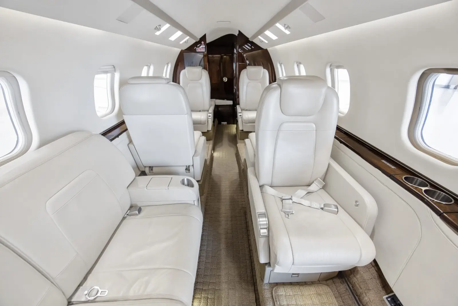 Bombardier Learjet 60XR N723HC operated by Thrive Aviation photo 2