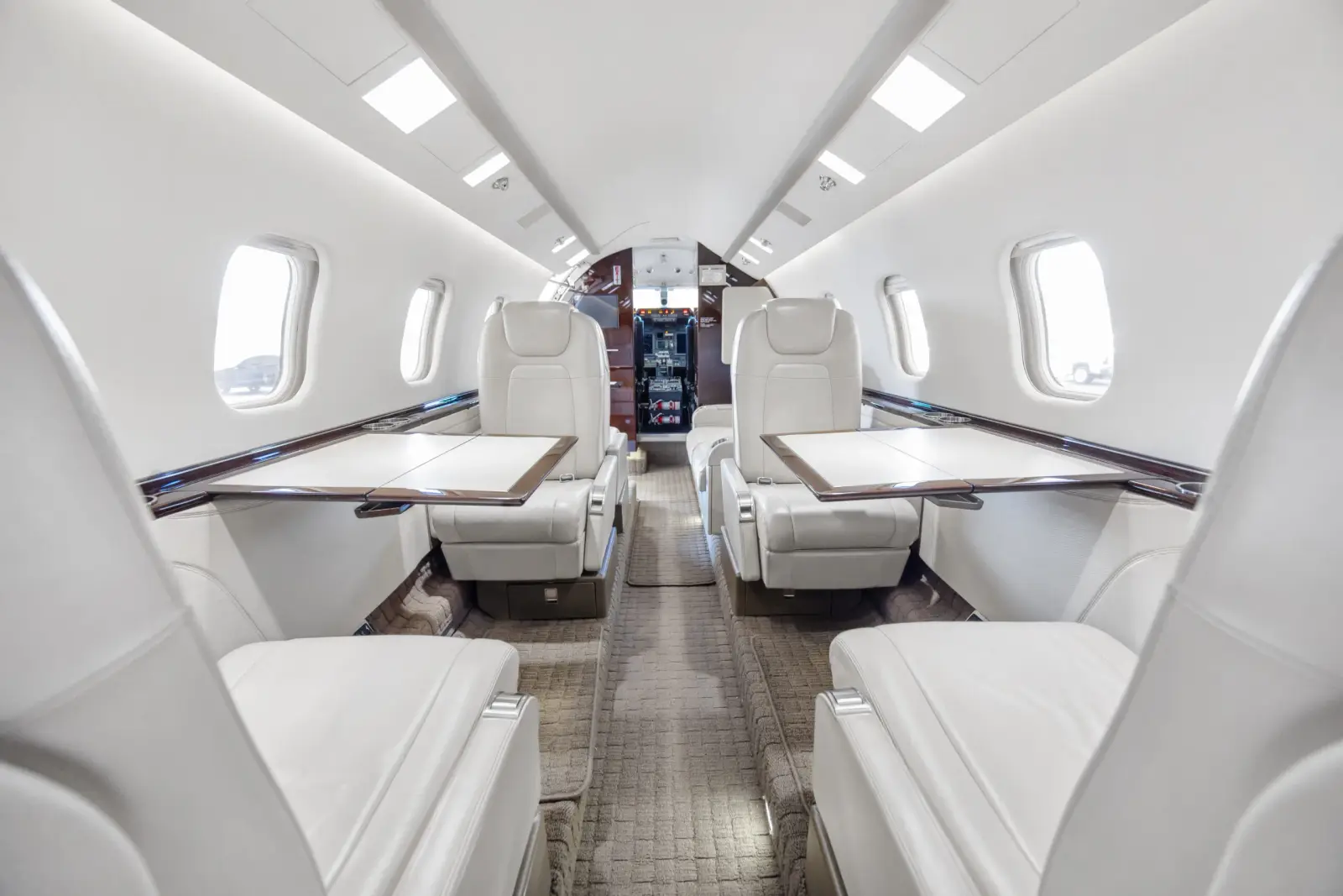 Bombardier Learjet 60XR N723HC operated by Thrive Aviation photo 5