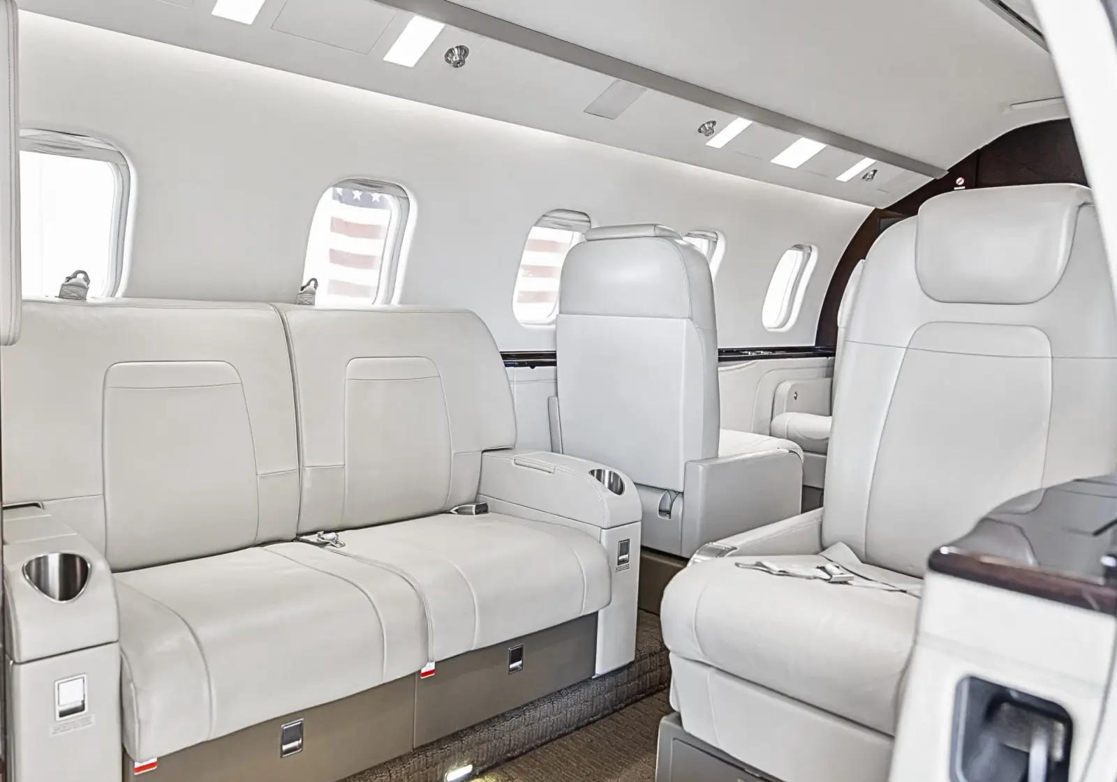 Bombardier Learjet 60XR N723HC operated by Thrive Aviation photo 6