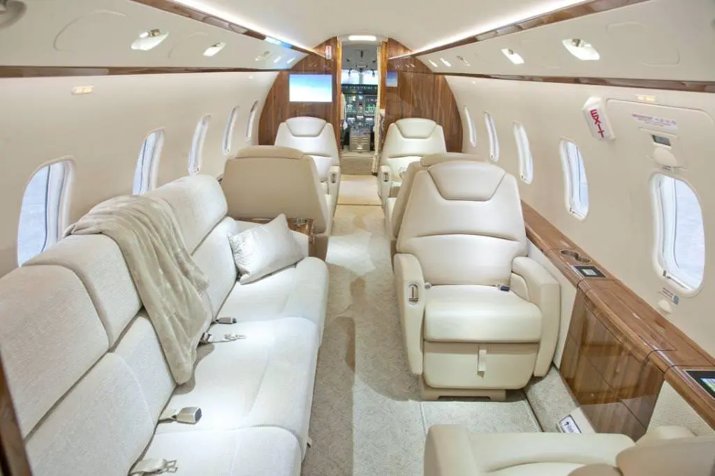 Bombardier Challenger 300 N723JM operated by Fair Wind Air Charter photo 2