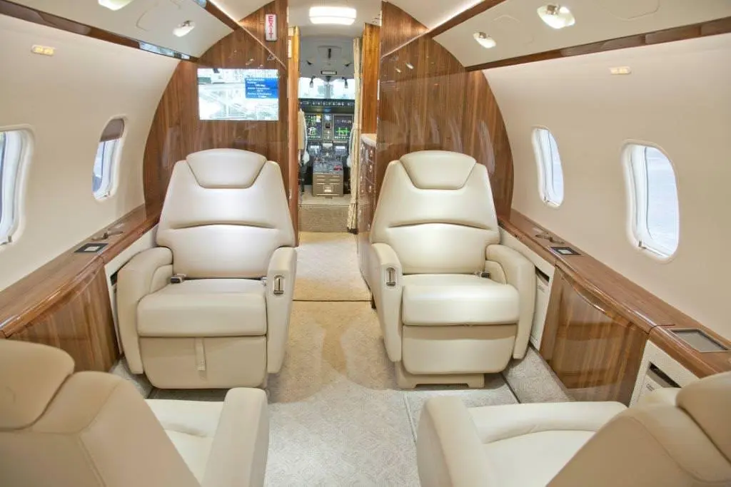 Bombardier Challenger 300 N723JM operated by Fair Wind Air Charter photo 6