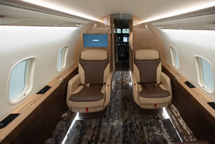 Bombardier Challenger 3500 N724EH operated by Elite Air, Inc. photo 3