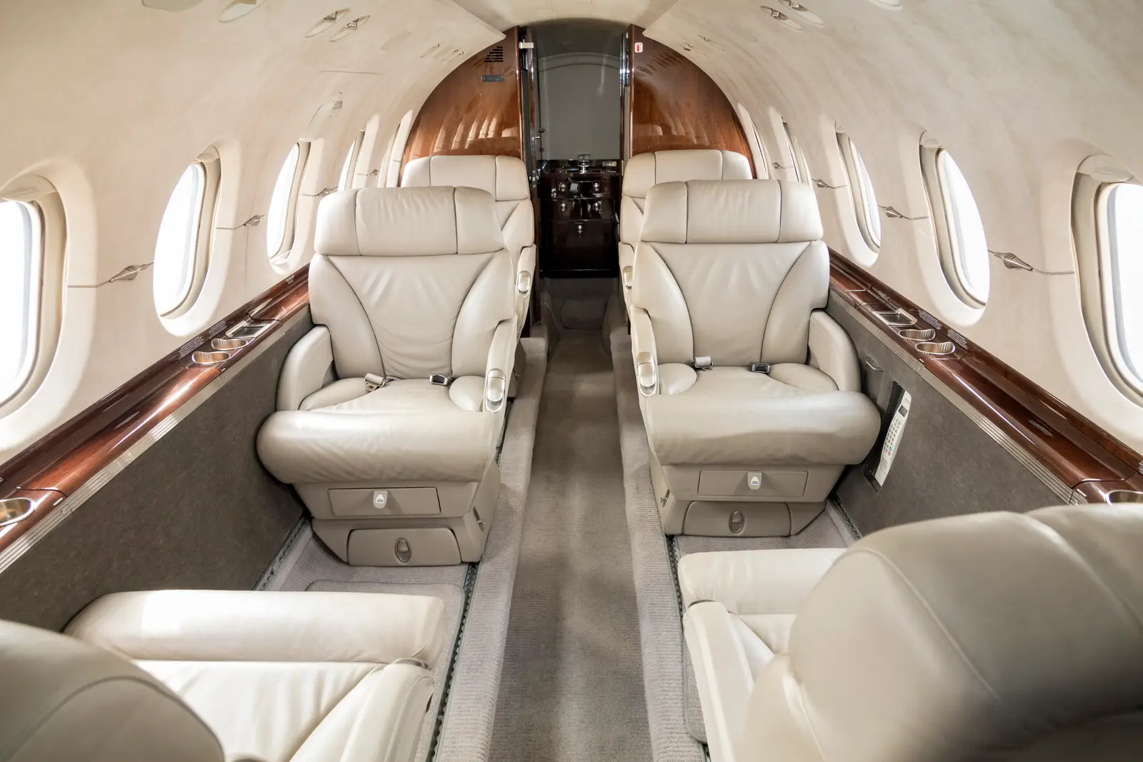 Beechcraft Hawker 800XPi N724JL operated by East Coast Jets, Inc. photo 2