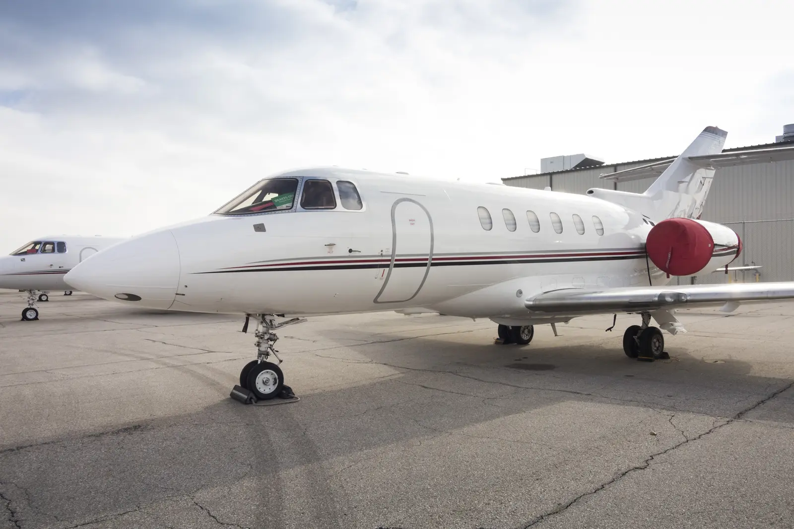 Beechcraft Hawker 800XPi N724JL operated by East Coast Jets, Inc. photo 4