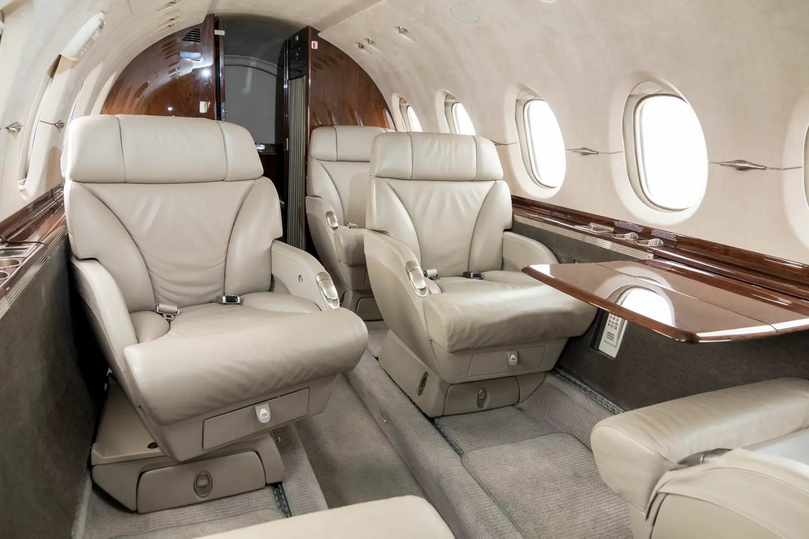 Beechcraft Hawker 800XPi N724JL operated by East Coast Jets, Inc. photo 5