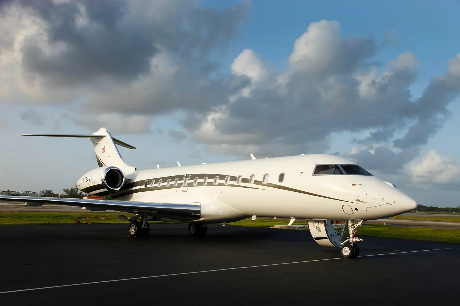 Bombardier Global 5000 N724MF operated by Fair Wind Air Charter, exterior
