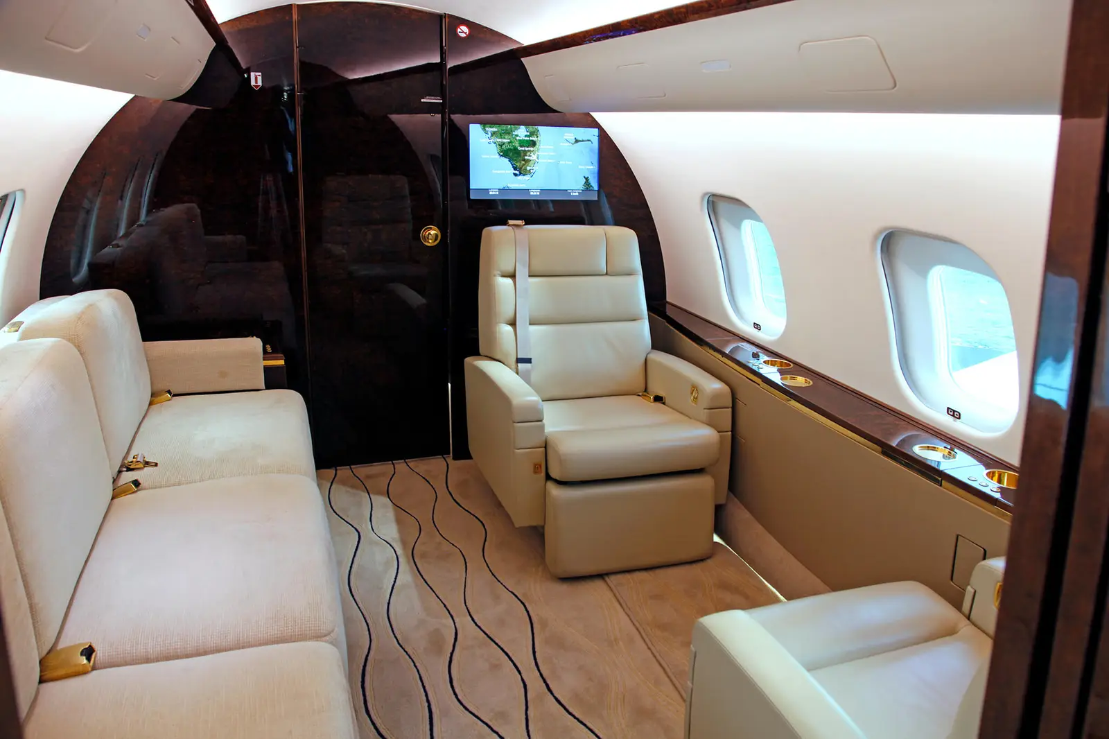 Bombardier Global 5000 N724MF operated by Fair Wind Air Charter photo 5