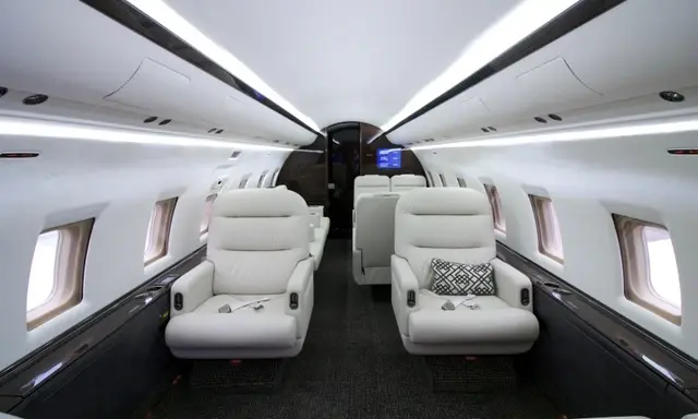 Bombardier Challenger 604 N726RF operated by Jet Linx Aviation, LLC photo 2