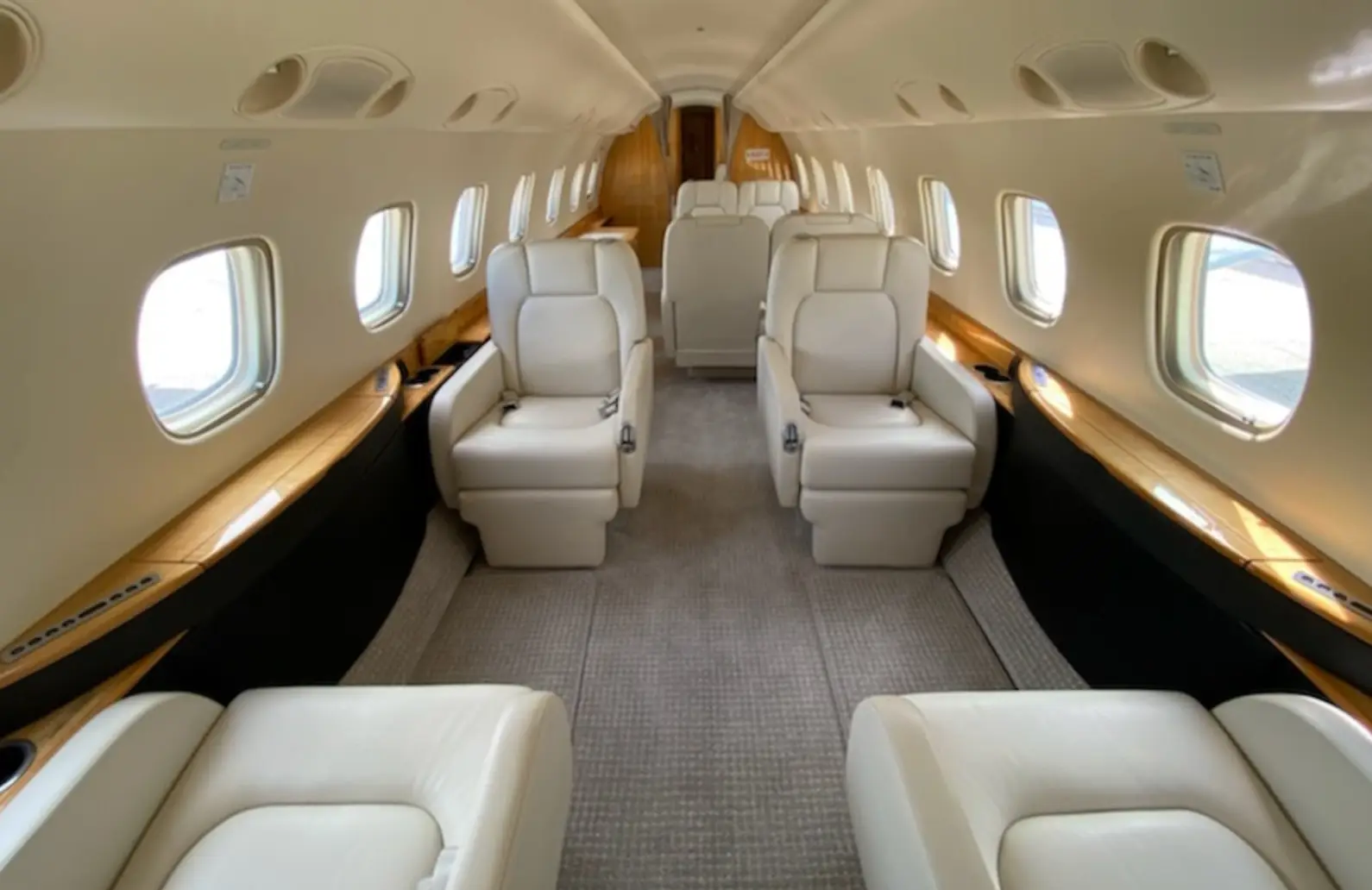 Embraer Legacy 600 N728PH operated by Alerion Aviation photo 2