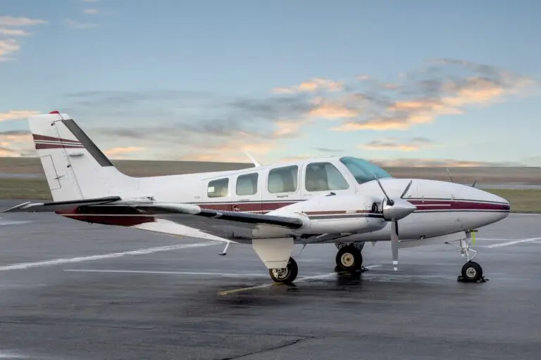 Beechcraft 58 Baron N7293R operated by Air New England LLC photo 2