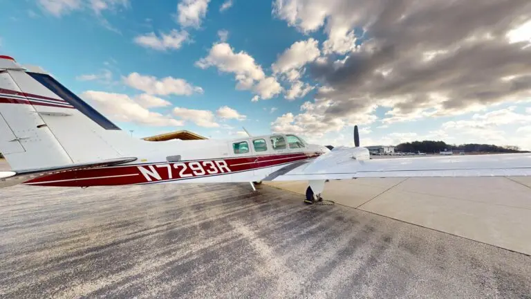 Beechcraft 58 Baron N7293R operated by Air New England LLC photo 4