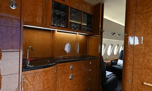 Dassault Falcon 2000EX N72Z operated by Integrated Flight Resources, Inc., KDPA photo 6