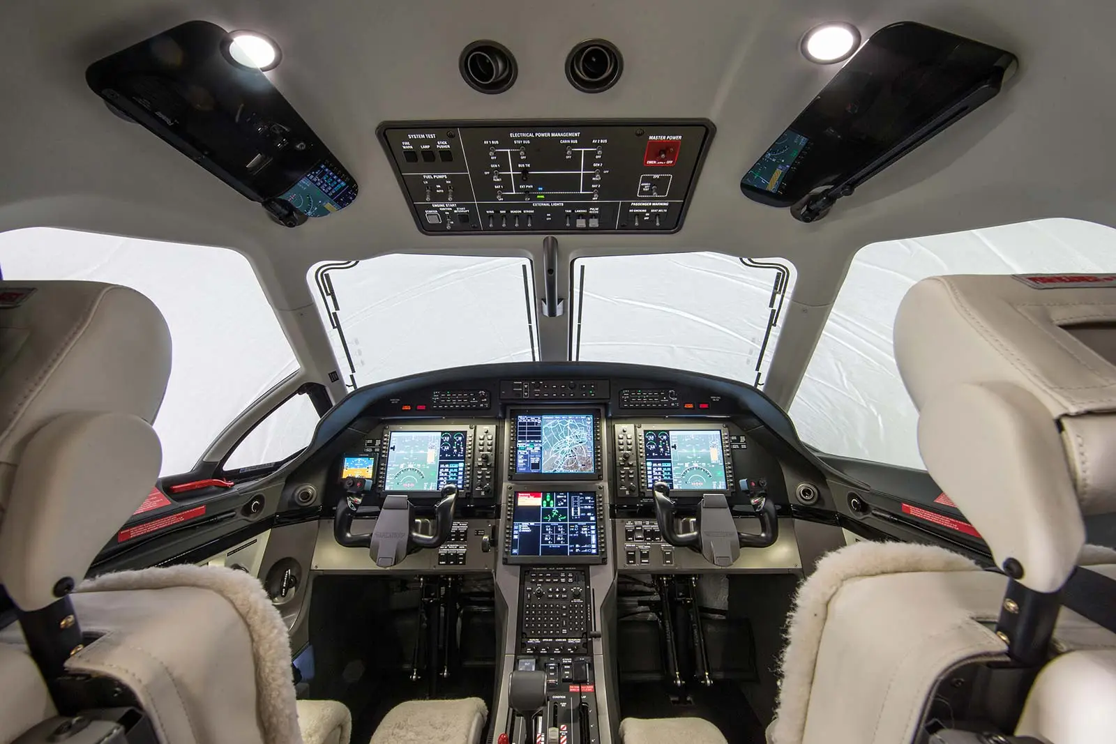 Pilatus PC-12/45 N731NG operated by AirSF Flight Service (McLean Aviation Services, Inc) photo 3