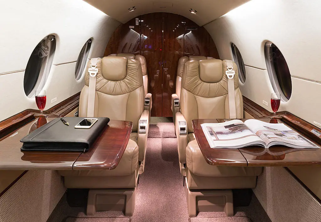 Beechcraft Hawker 400XP N732WB operated by Exec 1 Aviation, Inc. photo 2