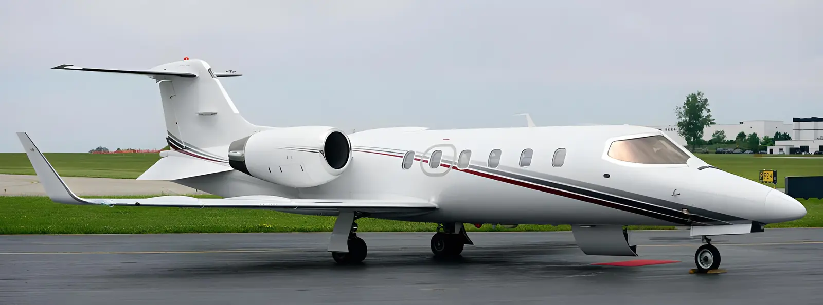 Bombardier Learjet 31 N744N operated by Thunderun Aviation Corporation photo 3