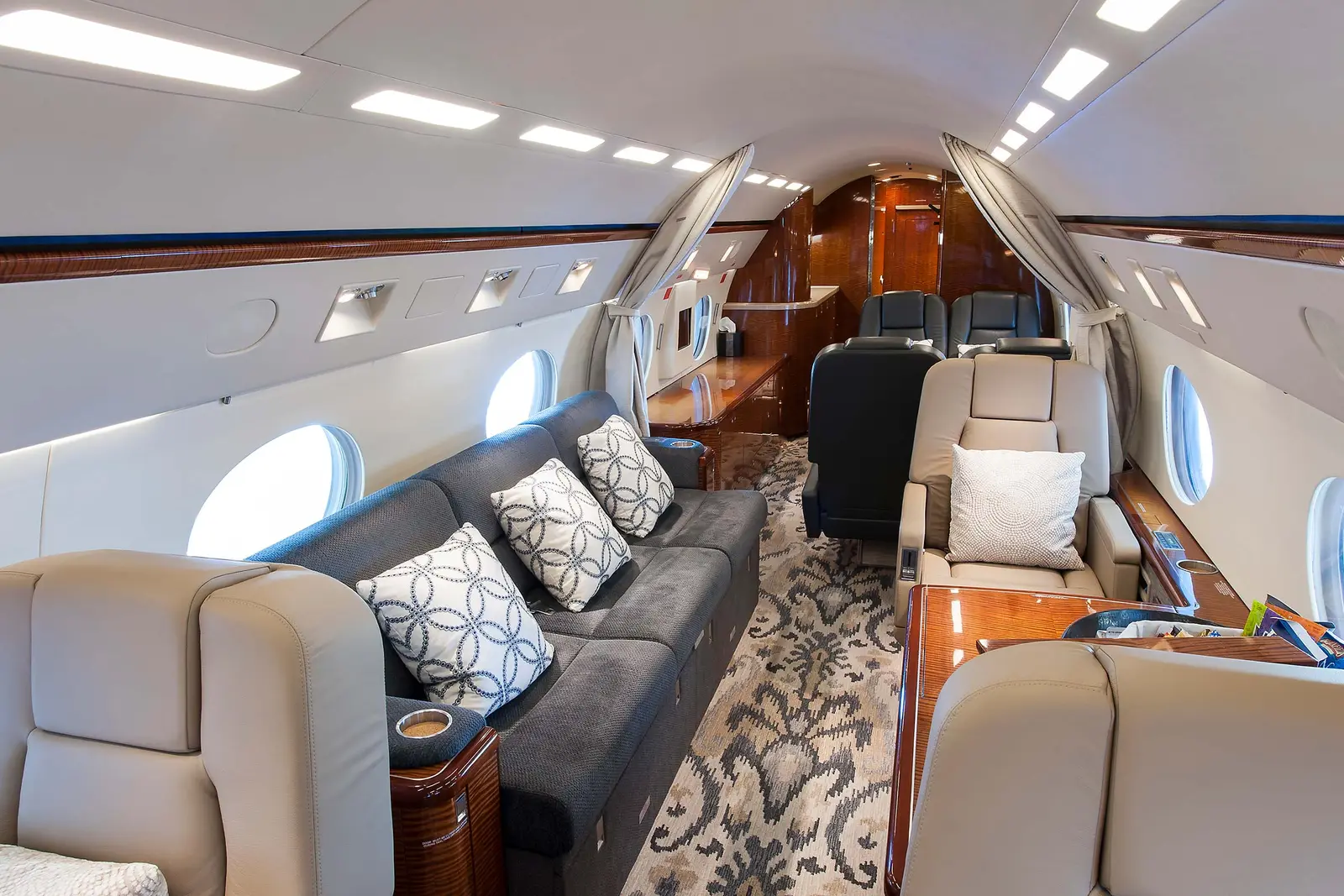Gulfstream IV-SP N74GG operated by ACI Jet photo 2