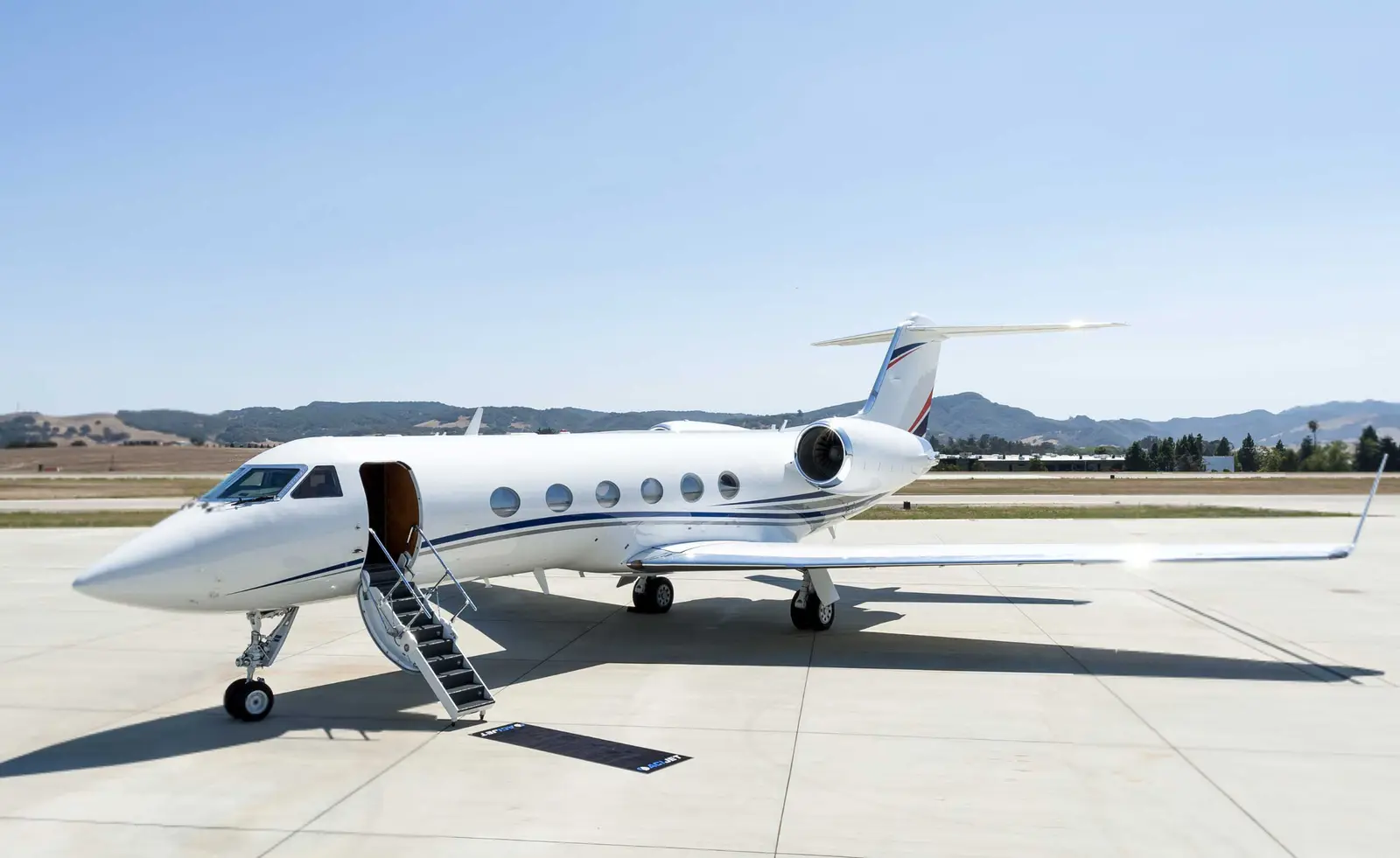 Gulfstream IV-SP N74GG operated by ACI Jet photo 4