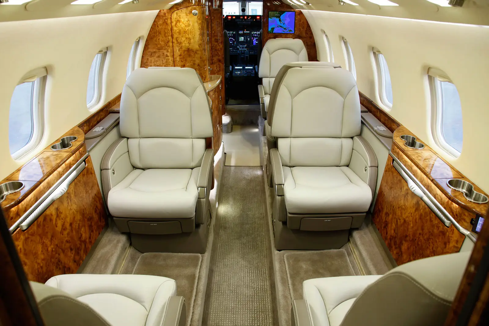 Bombardier Learjet 60 N74HT operated by American Jet International Corporation photo 2