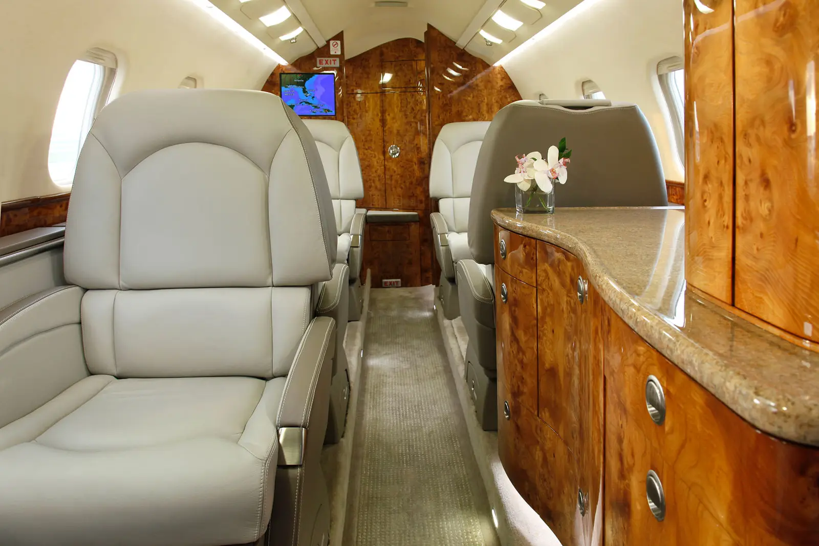 Bombardier Learjet 60 N74HT operated by American Jet International Corporation photo 5