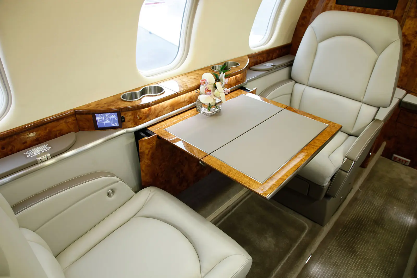 Bombardier Learjet 60 N74HT operated by American Jet International Corporation photo 6