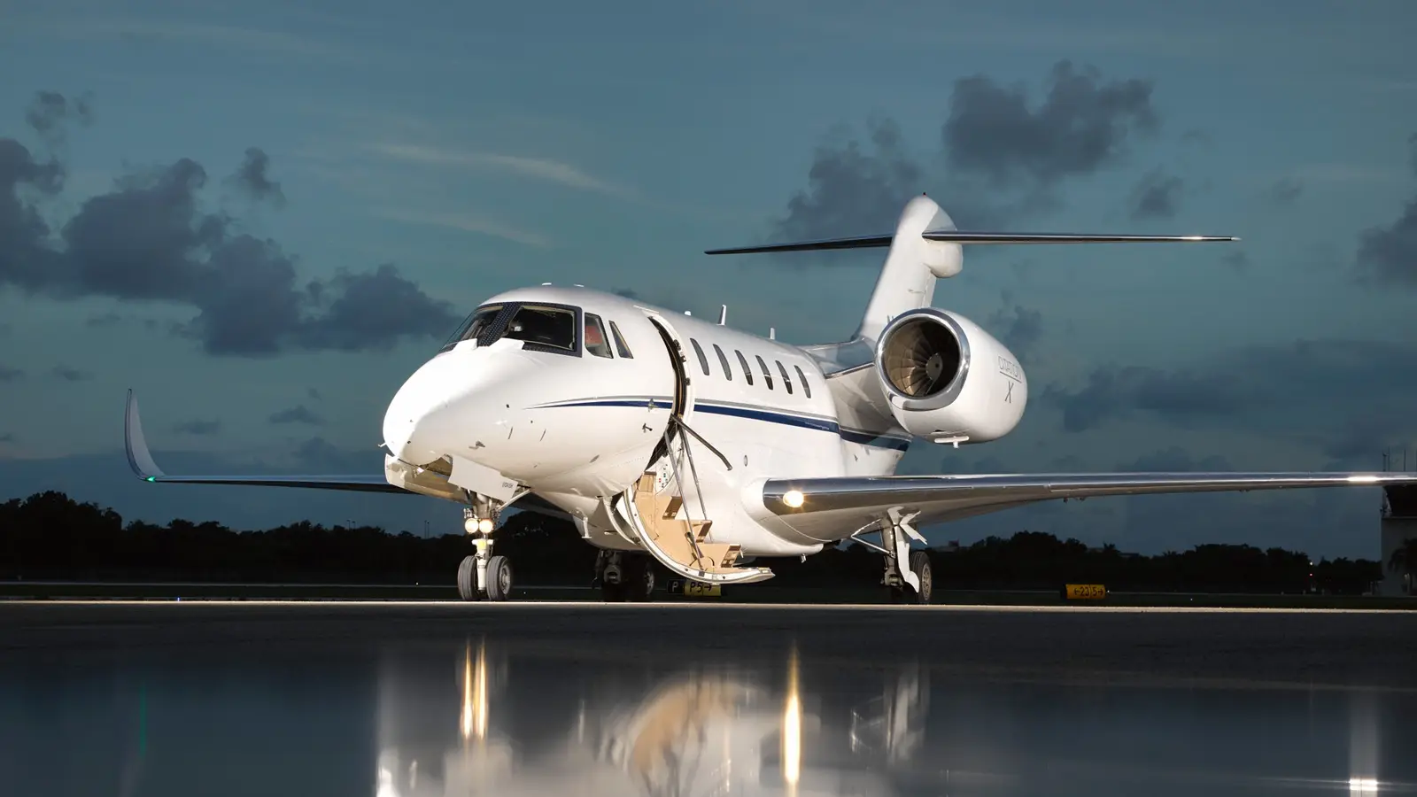 Cessna Citation X N751GT operated by Skyways Charter LLC photo 4