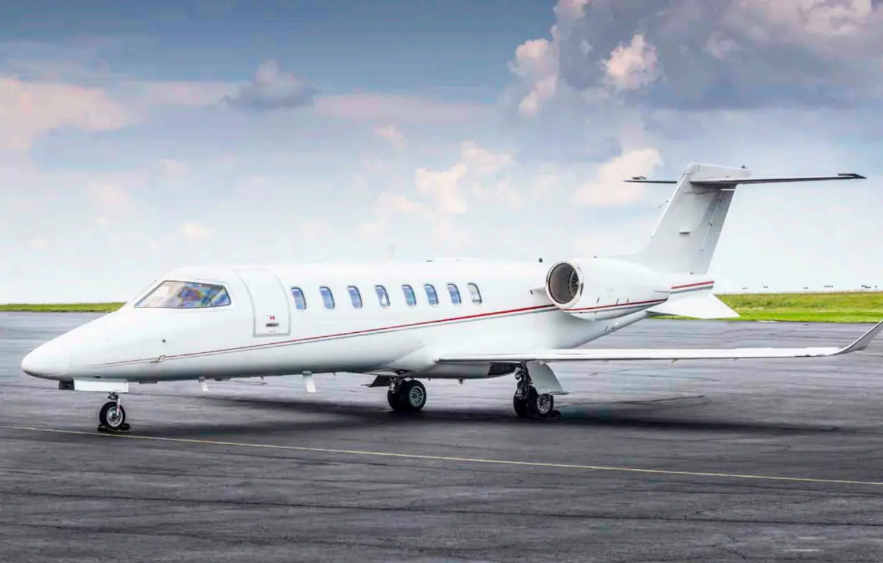 Bombardier Learjet 75 N758A operated by JetRight photo 2