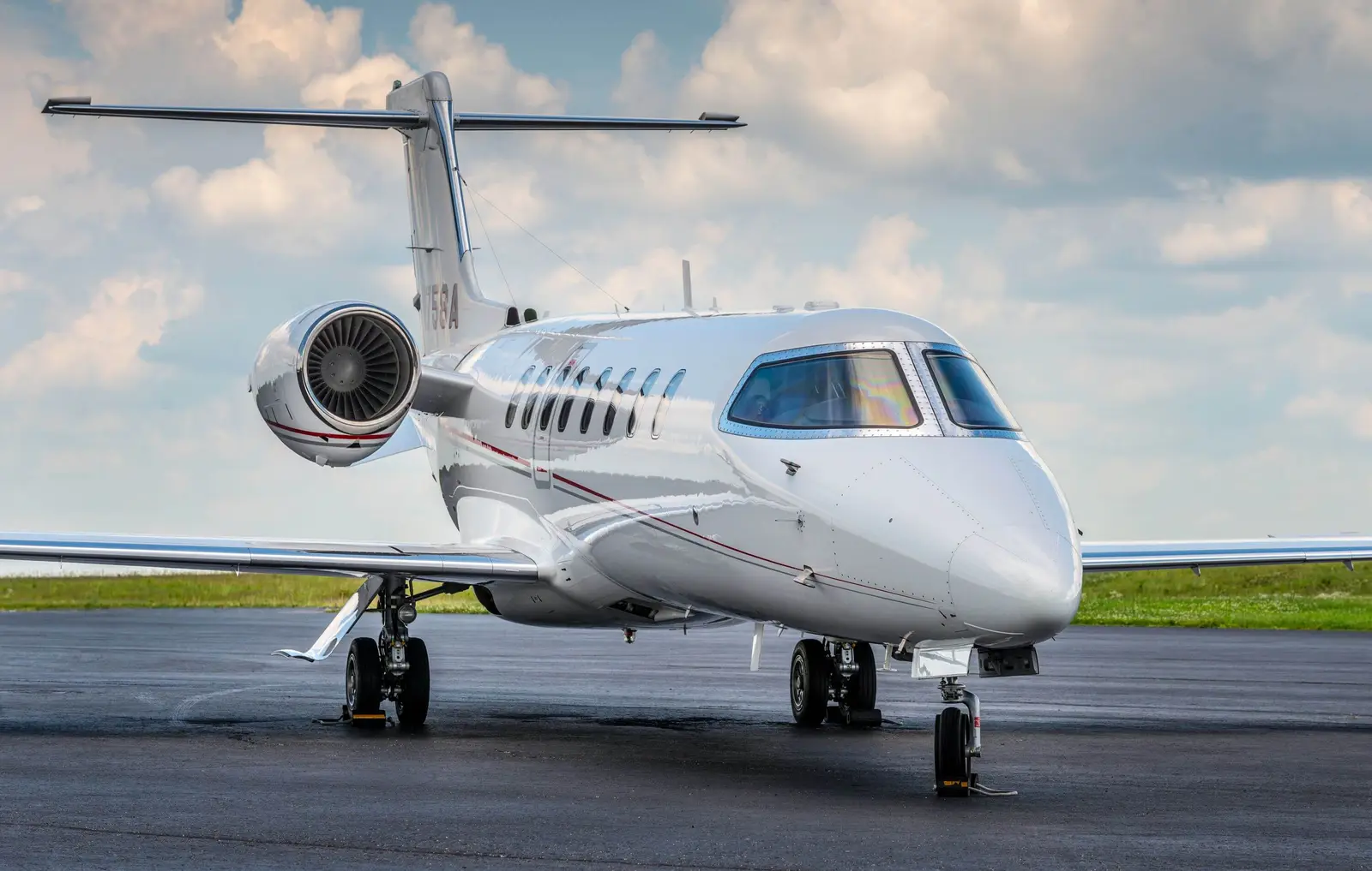 Bombardier Learjet 75 N758A operated by JetRight photo 4