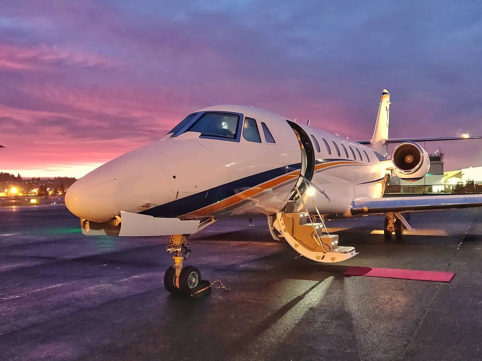 Cessna Citation Sovereign N758SP operated by Northwest Flyers, KPWK, exterior