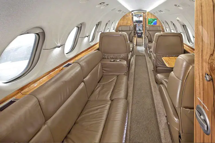 Beechcraft Hawker 850XP N762DD operated by SC Aviation Inc., KJVL photo 4