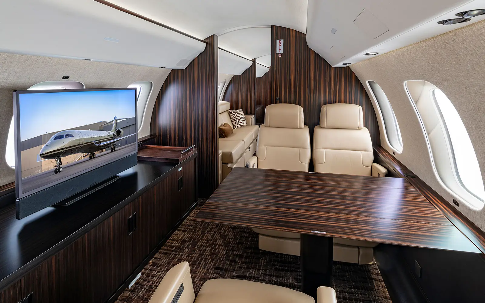 Bombardier Global 7500 N762F operated by VIP Global photo 3