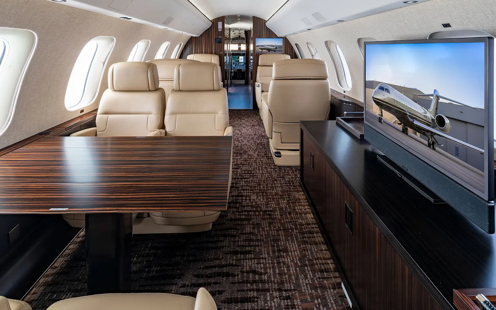 Bombardier Global 7500 N762F operated by VIP Global photo 6
