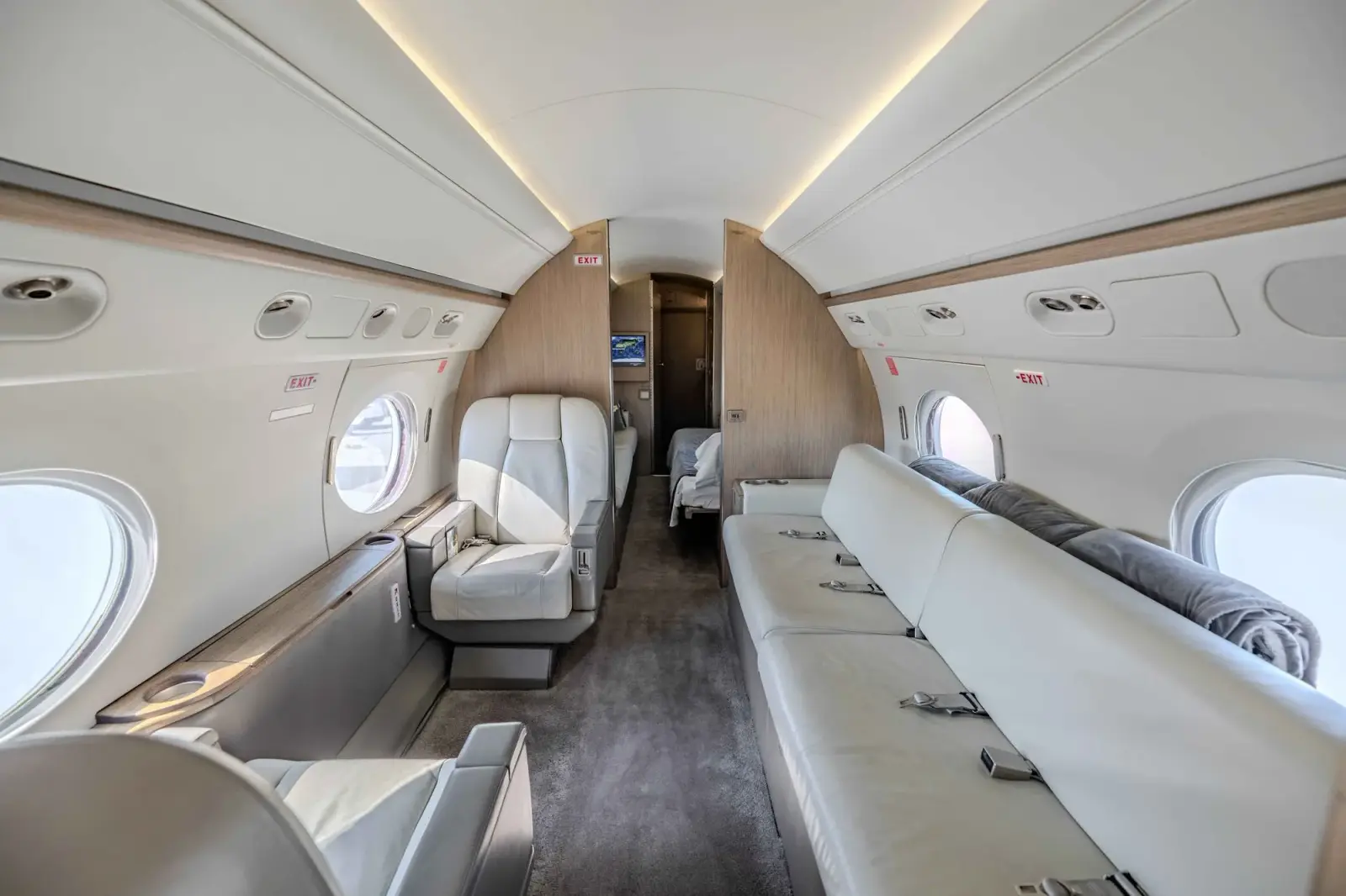 Gulfstream V N767CW operated by Springfield Aircraft Charter and Sales Inc. photo 3