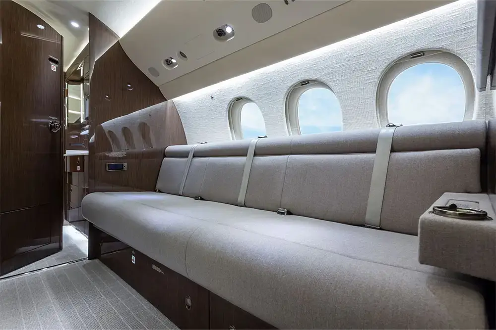 Dassault Falcon 7X N7707X operated by Solairus Aviation photo 4