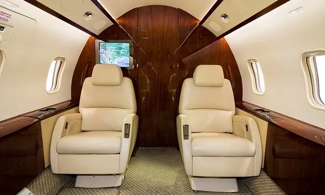 Bombardier Challenger 300 N776CJ operated by Jetex photo 3