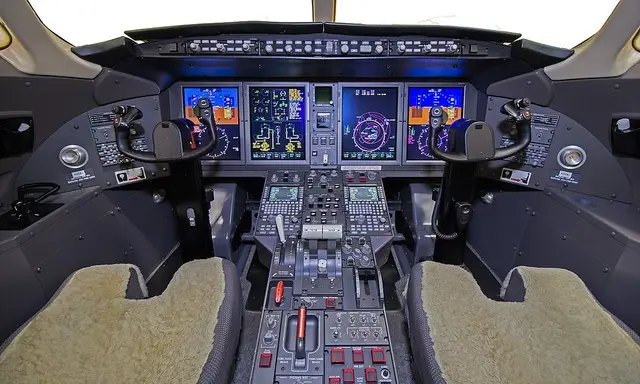 Bombardier Challenger 300 N776CJ operated by Jetex photo 6