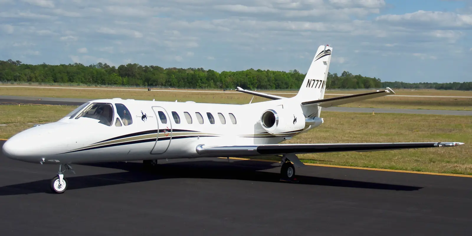 Cessna Citation Ultra N777WY operated by Gulf Atlantic Airways, Inc., KGNV, exterior