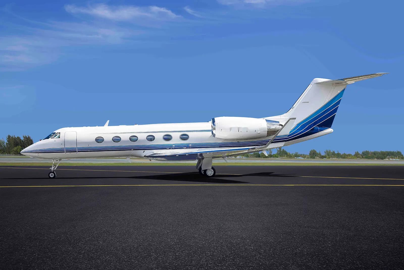 Gulfstream IV-SP N77FK operated by Fly Alliance photo 4