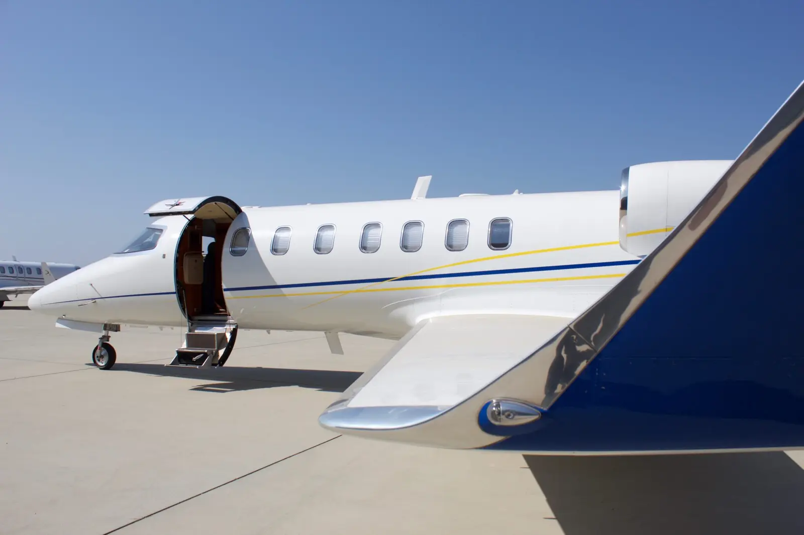 Bombardier Learjet 40XR N784CC operated by XCEL Jet photo 4