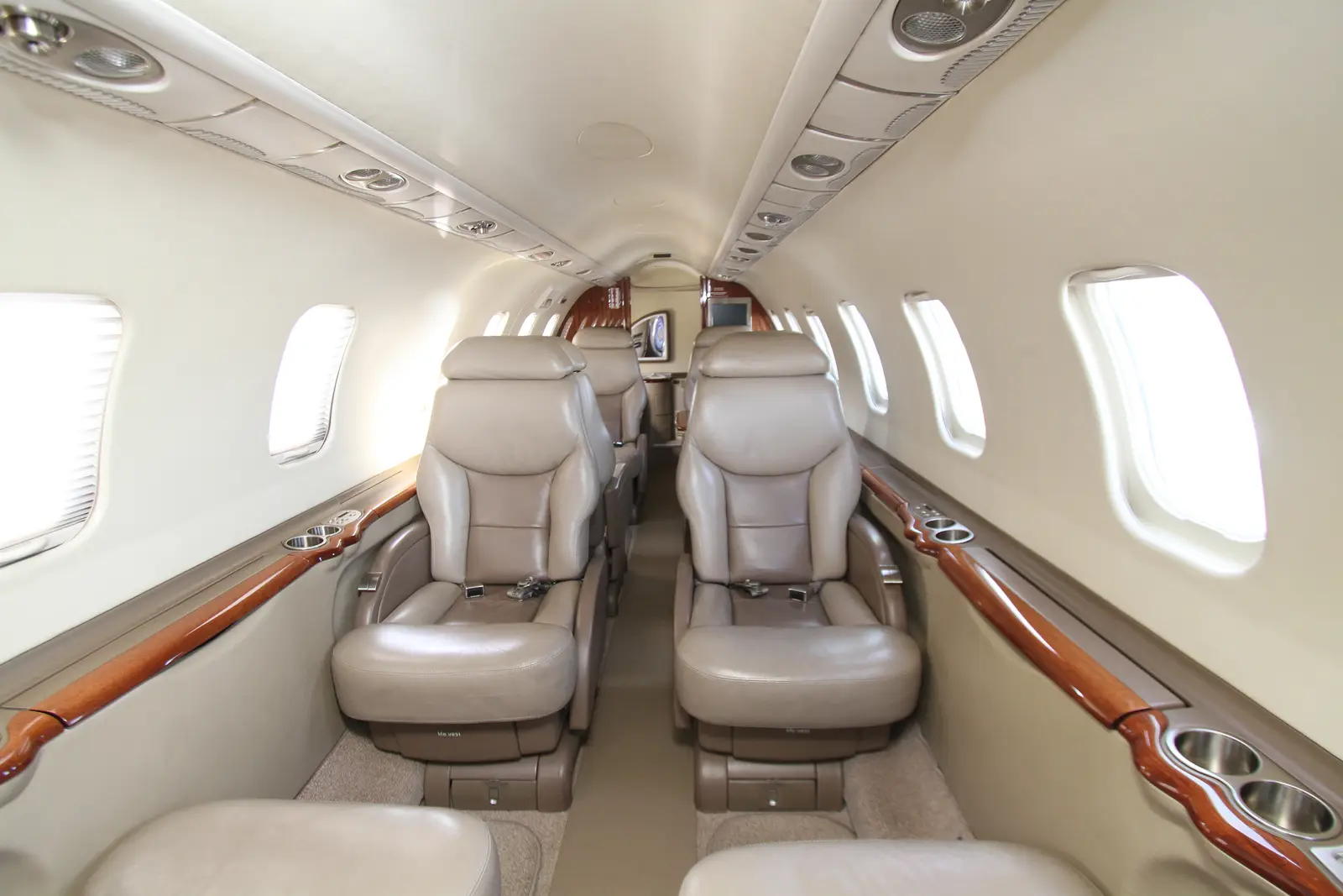 Bombardier Learjet 45 N786CC operated by Dreamline Aviation, LLC photo 4