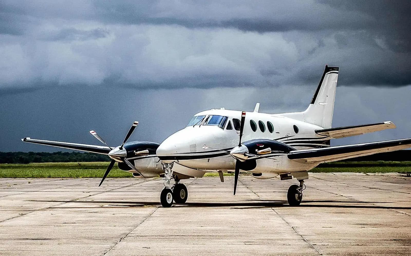 Beechcraft King Air C90 N790A operated by Apex Aero photo 2