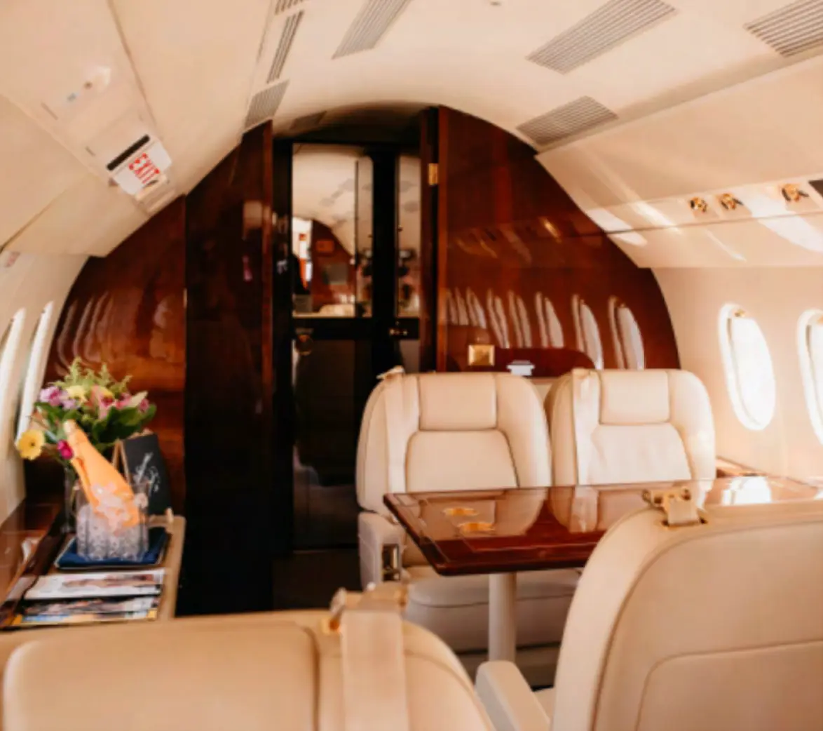 Dassault Falcon 2000 N790Z operated by Hangar 7 Aviation, KHND photo 3