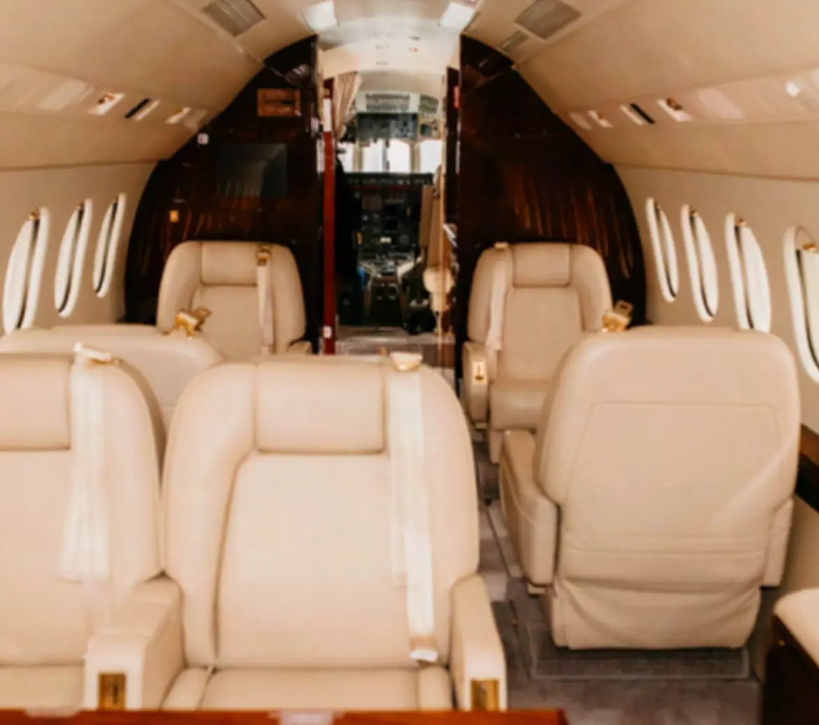 Dassault Falcon 2000 N790Z operated by Hangar 7 Aviation, KHND photo 4