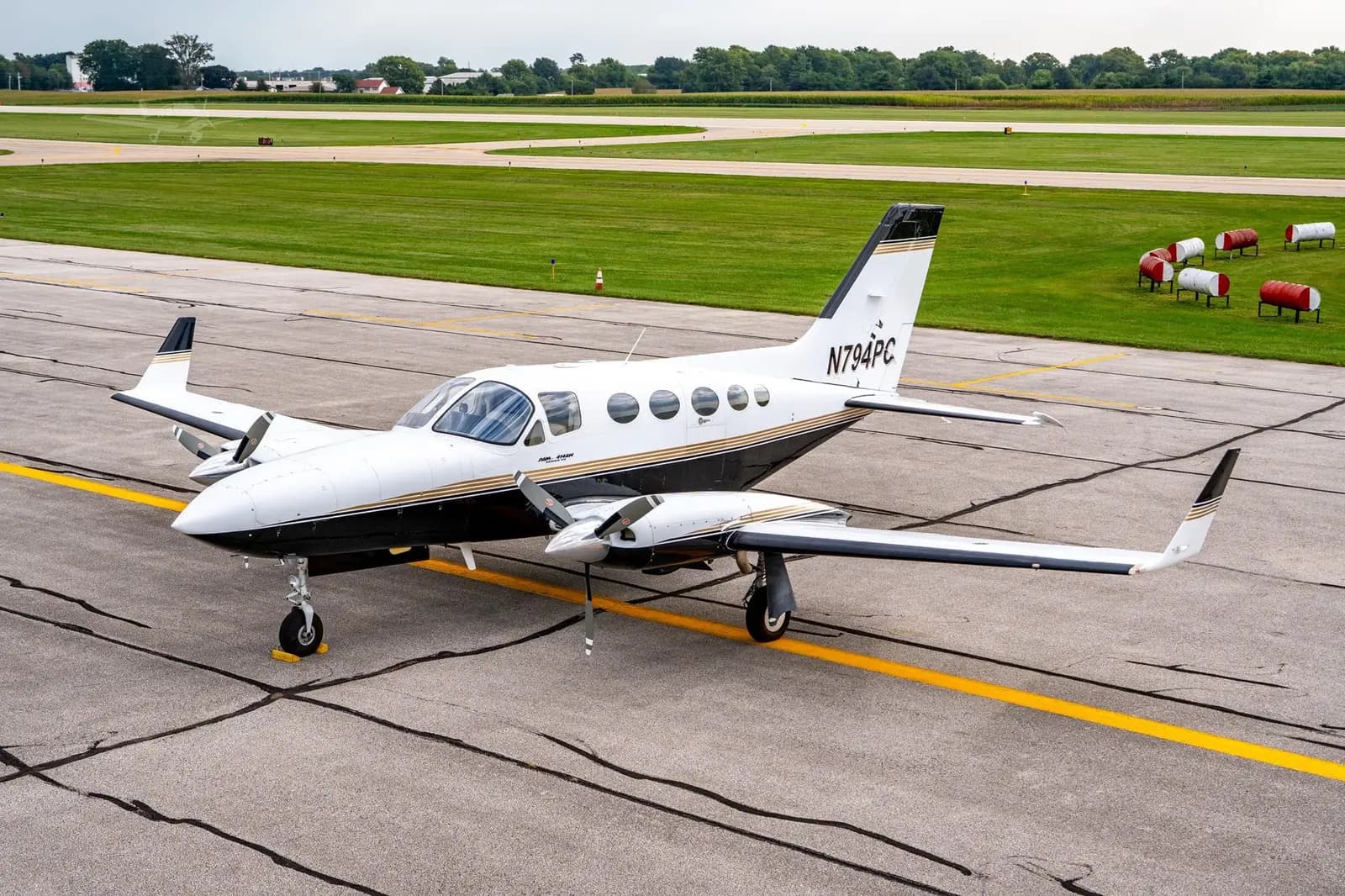 Cessna 414A N794PC operated by Jet Air Inc. photo 4
